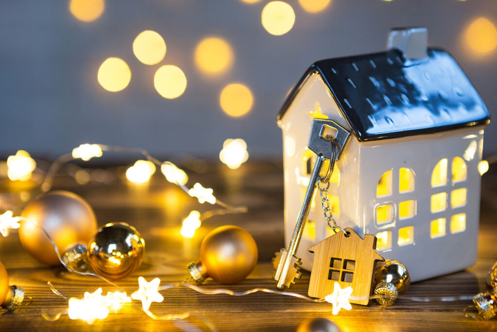 House and key ornament.